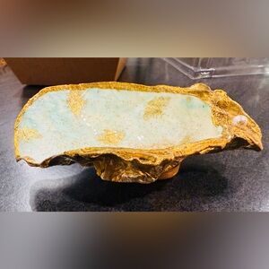 🦪 From Tide to Trinket
Hand-Finished Oyster Shells